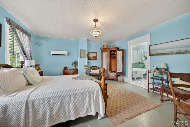 $825,000 | 5596 Walnut Street, Augusta, MO 63332