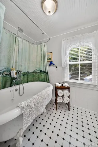 $825,000 | 5596 Walnut Street, Augusta, MO 63332