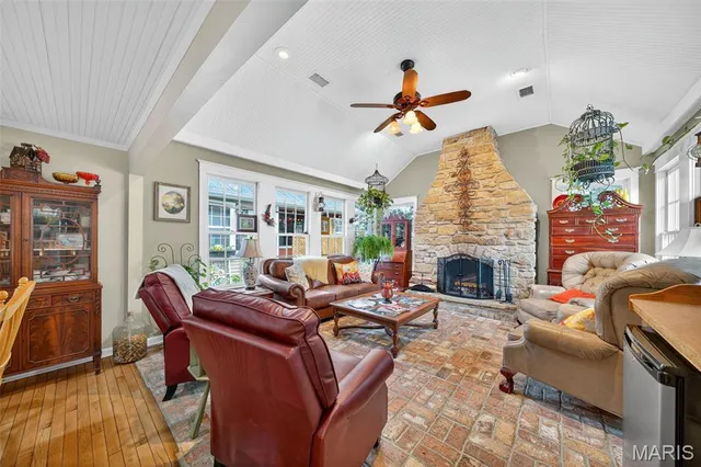 $825,000 | 5596 Walnut Street, Augusta, MO 63332