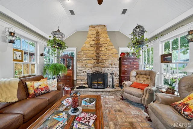 $825,000 | 5596 Walnut Street, Augusta, MO 63332