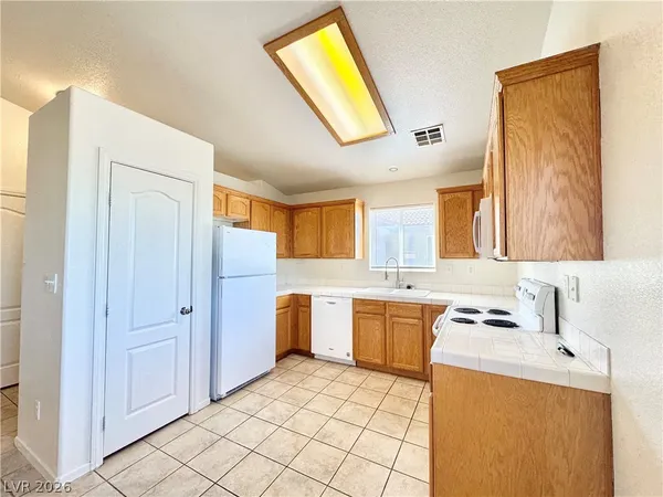 $1,095 | 1360 Pocahontas Avenue, Unit B, Pahrump, NV 89048