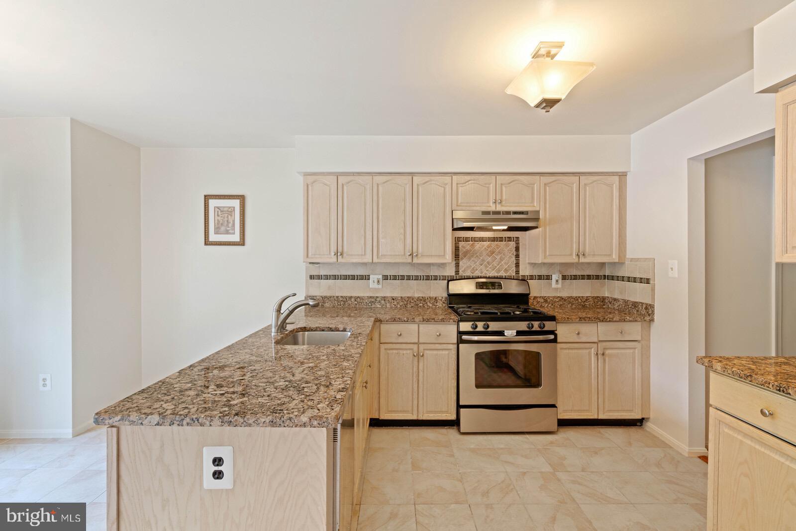 7271 Olde Lantern Way Springfield, VA 22152 - Photo 15 of 44 Updated Kitchen with SS Appliances