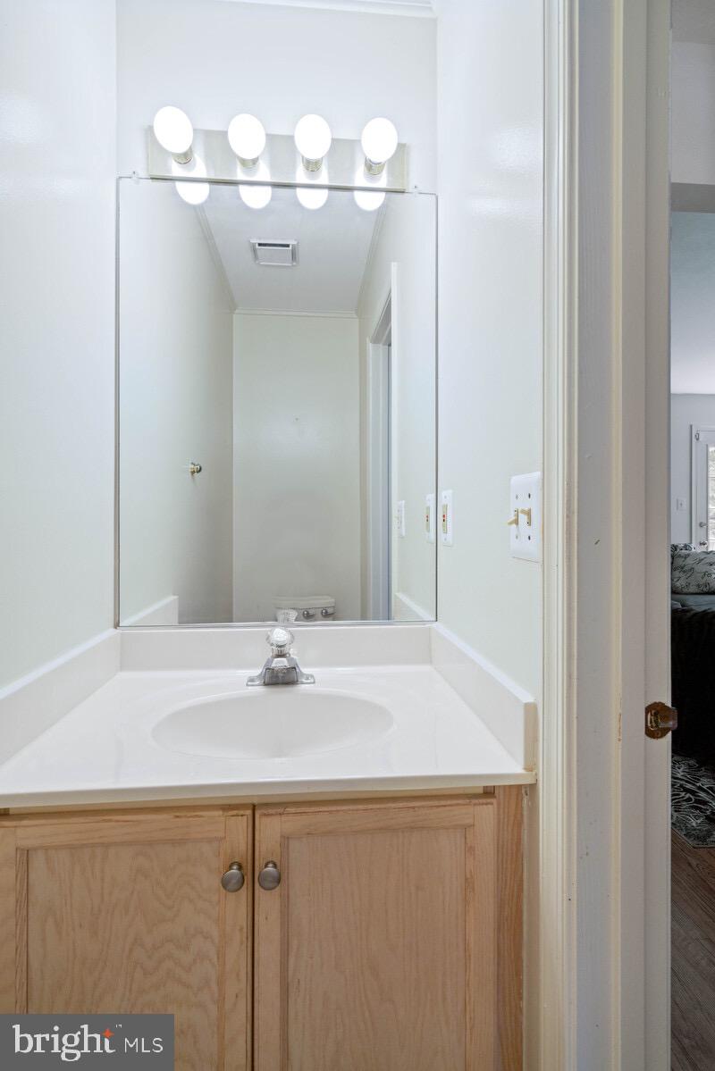 7271 Olde Lantern Way Springfield, VA 22152 - Photo 20 of 44 Main level Powder Room