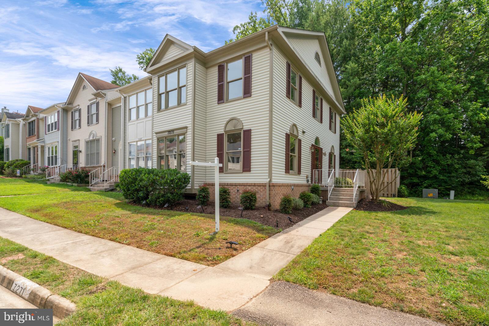7271 Olde Lantern Way Springfield, VA 22152 - Photo 3 of 44 3 Level End Unit Townhouse