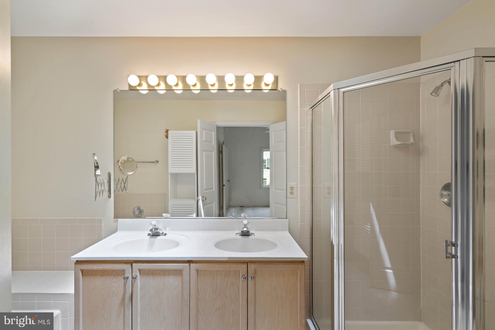 7271 Olde Lantern Way Springfield, VA 22152 - Photo 27 of 44 Owner's Bath