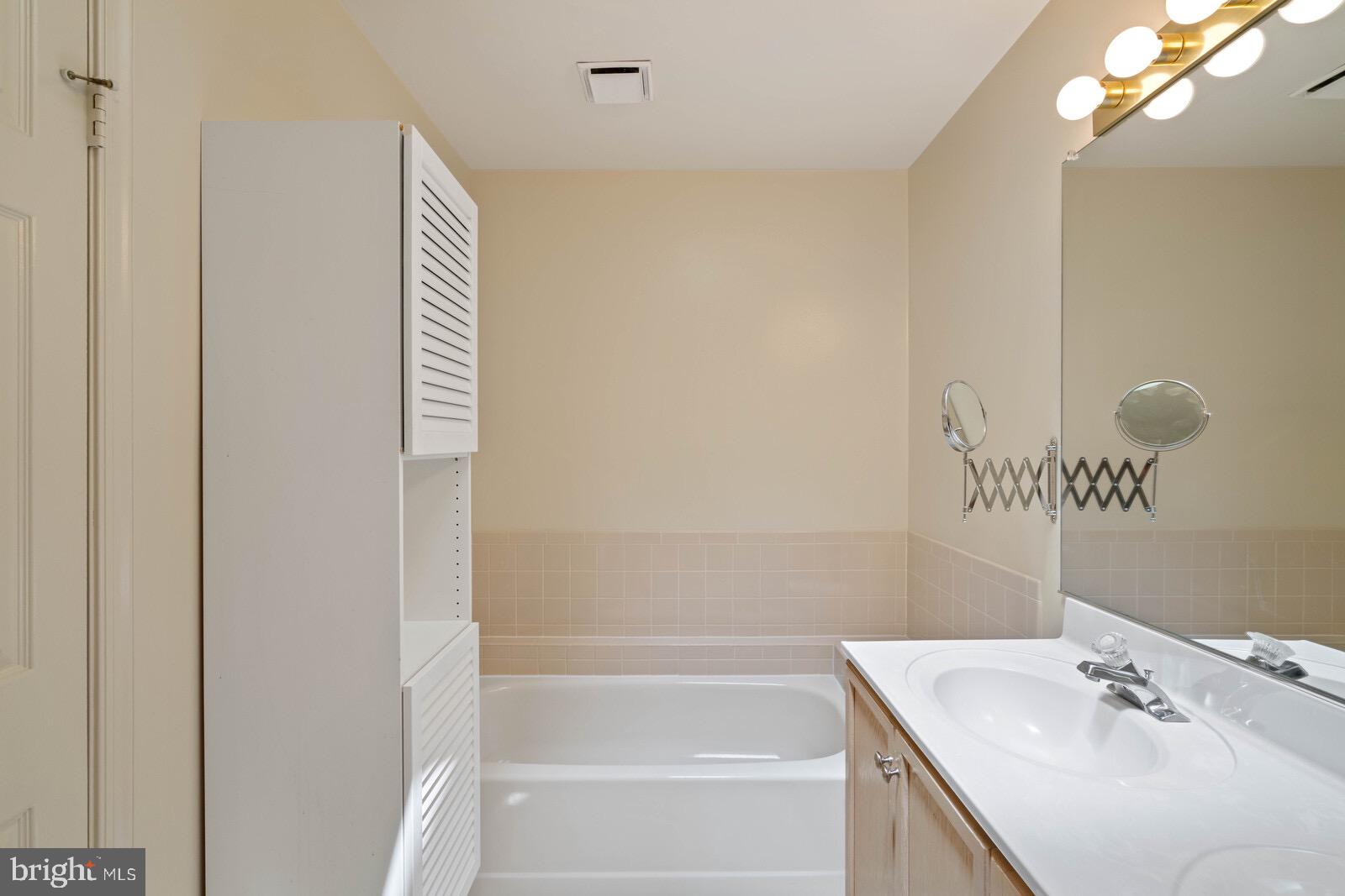 7271 Olde Lantern Way Springfield, VA 22152 - Photo 28 of 44 Gallery Image 28