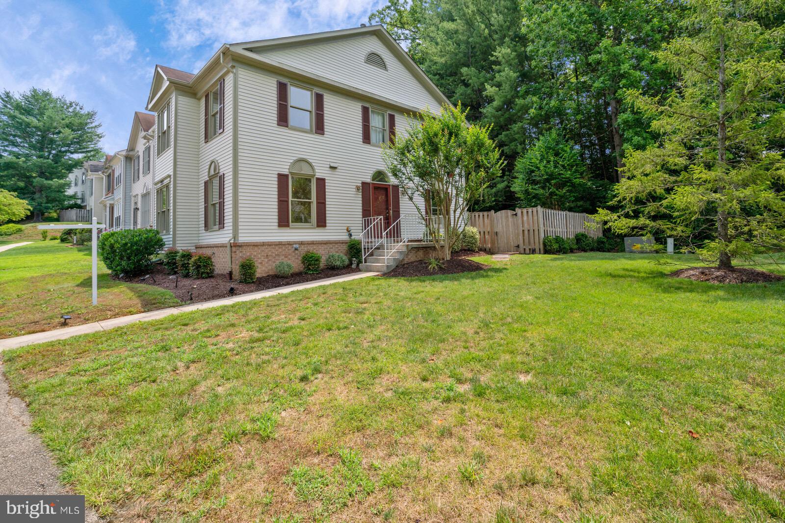 7271 Olde Lantern Way Springfield, VA 22152 - Photo 4 of 44 Backs to Trees