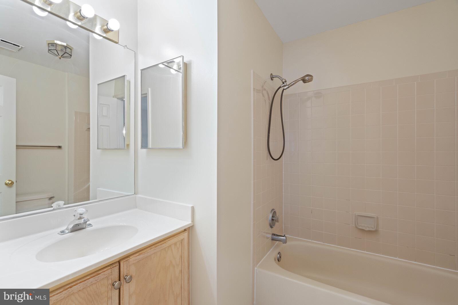 7271 Olde Lantern Way Springfield, VA 22152 - Photo 35 of 44 2nd Full Bath on Upper Level