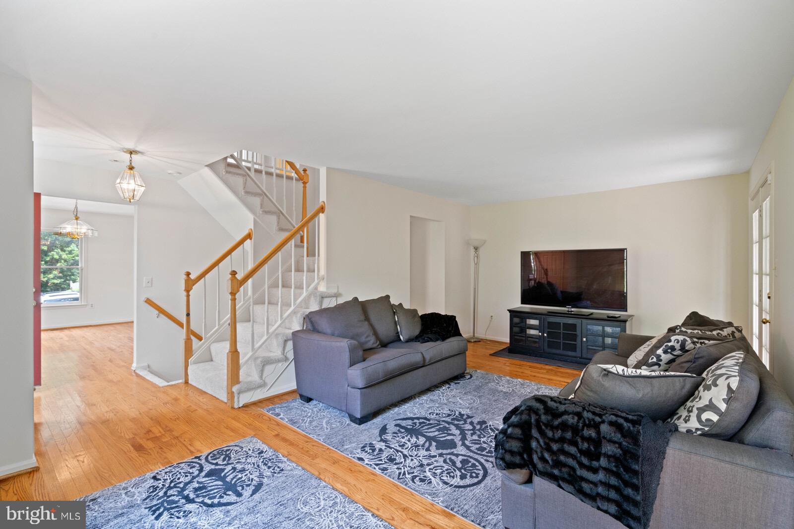 7271 Olde Lantern Way Springfield, VA 22152 - Photo 5 of 44 Spacious living room