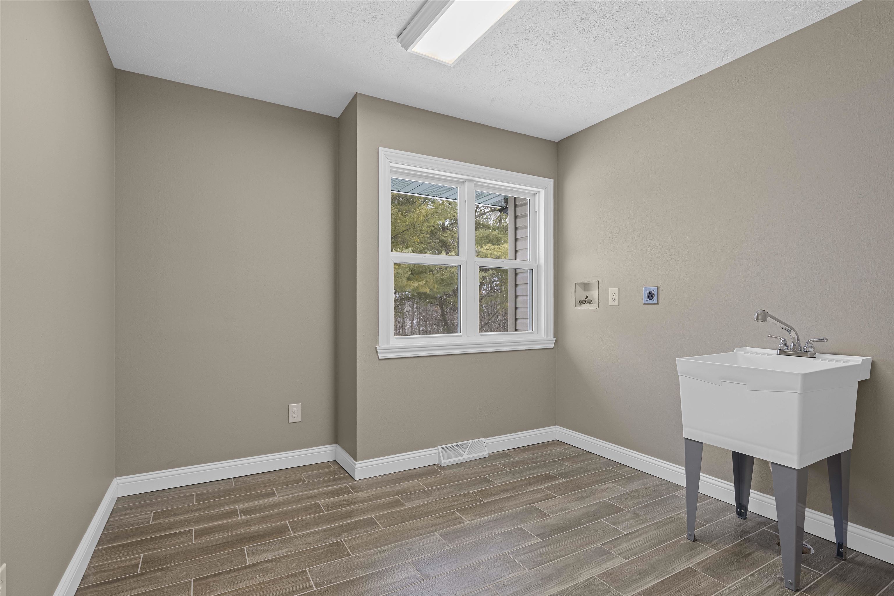 6872 Safford Road Rockford, IL 61101 - Photo 16 of 25 a view of an empty room with a window and wooden floor