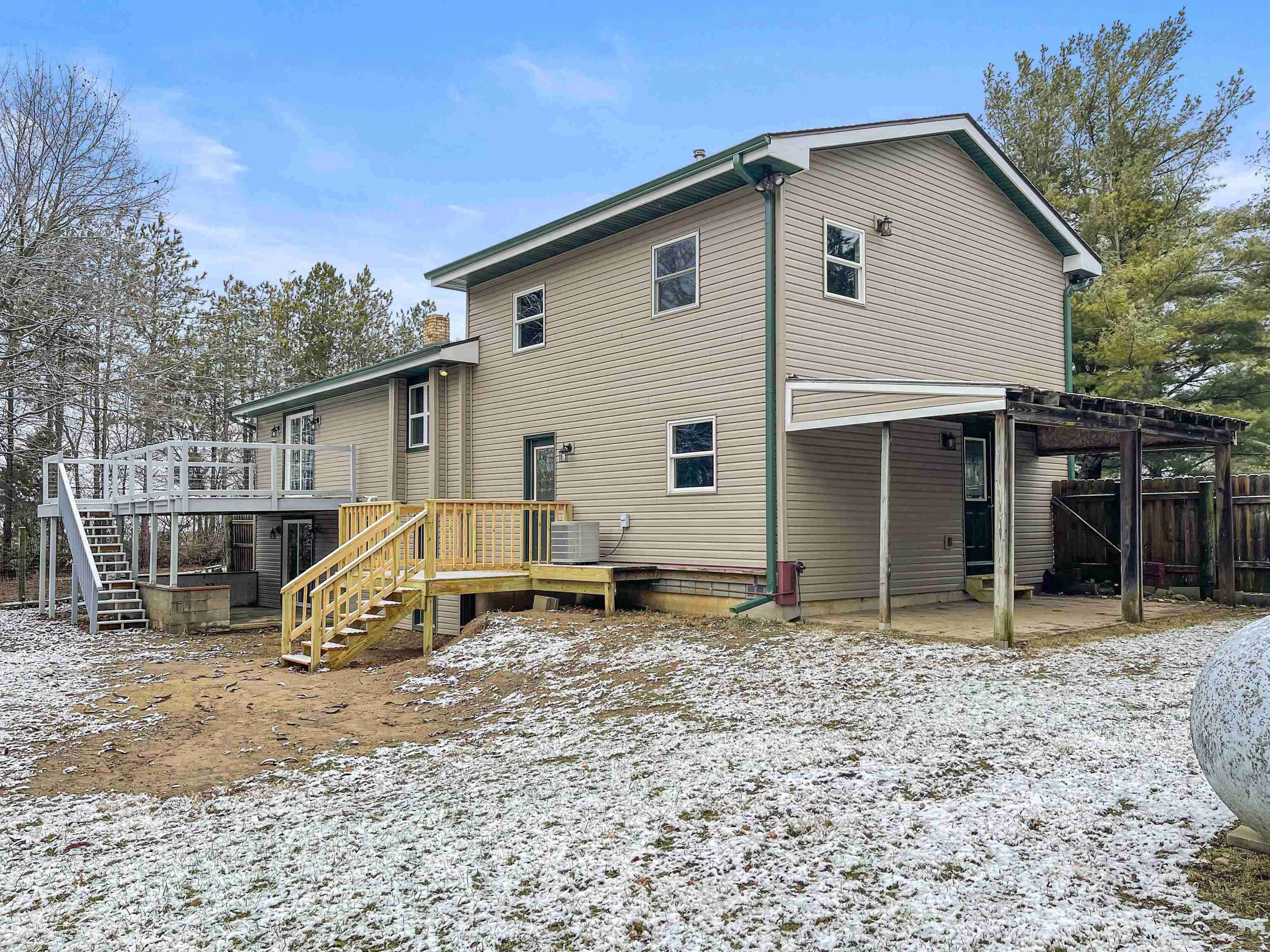 6872 Safford Road Rockford, IL 61101 - Photo 21 of 25 a view of a small white house