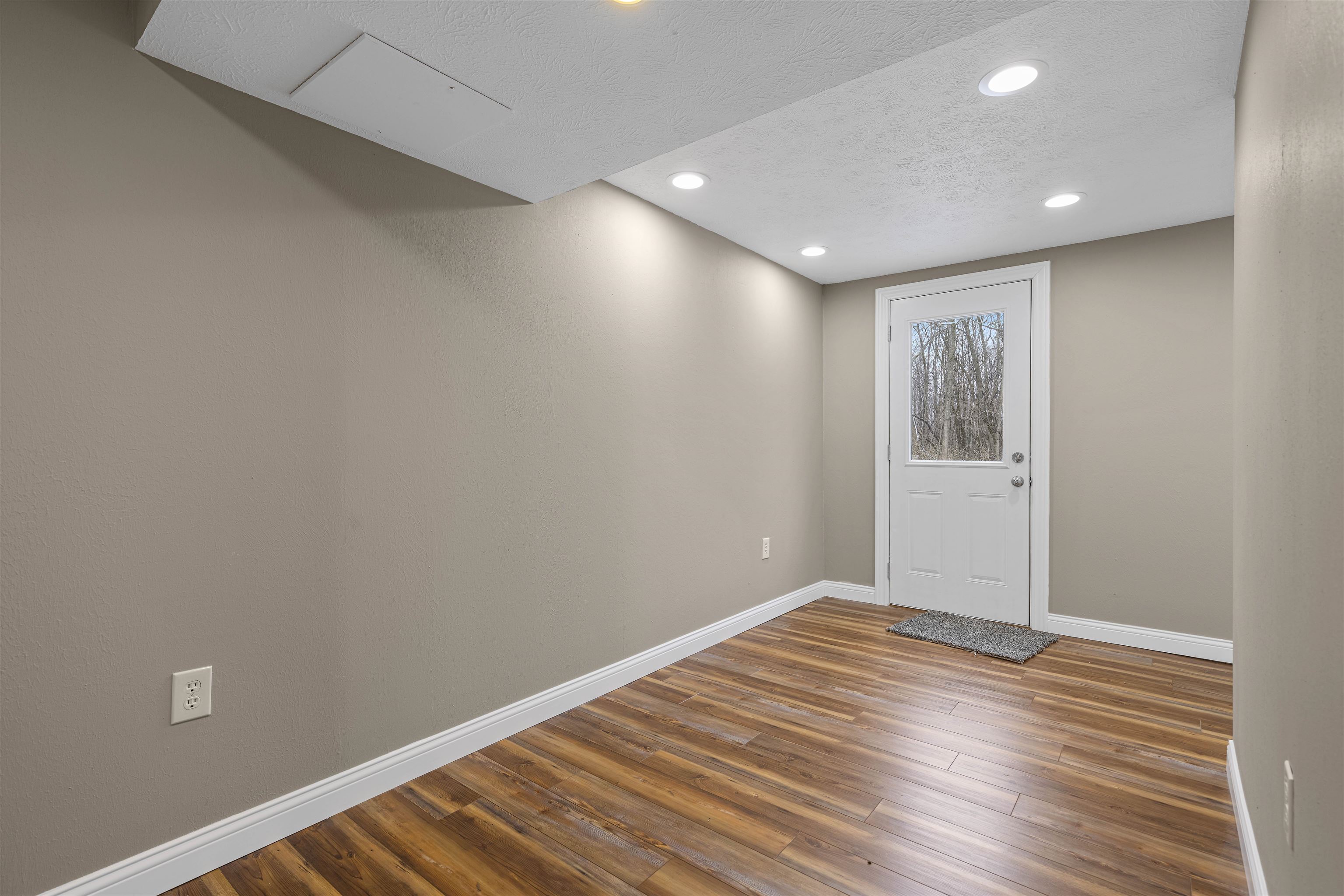 6872 Safford Road Rockford, IL 61101 - Photo 7 of 25 a view of room with wooden floor