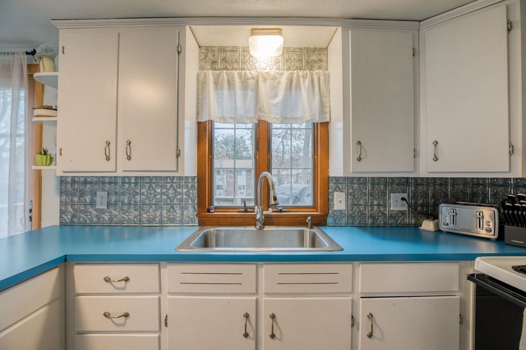 23 Kerry Drive Springfield, MA 01118 - Photo 11 of 24 Gallery Image 11