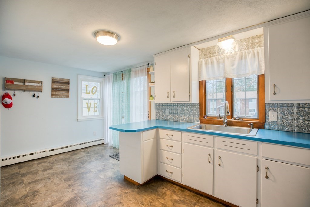23 Kerry Drive Springfield, MA 01118 - Photo 9 of 24 Gallery Image 9