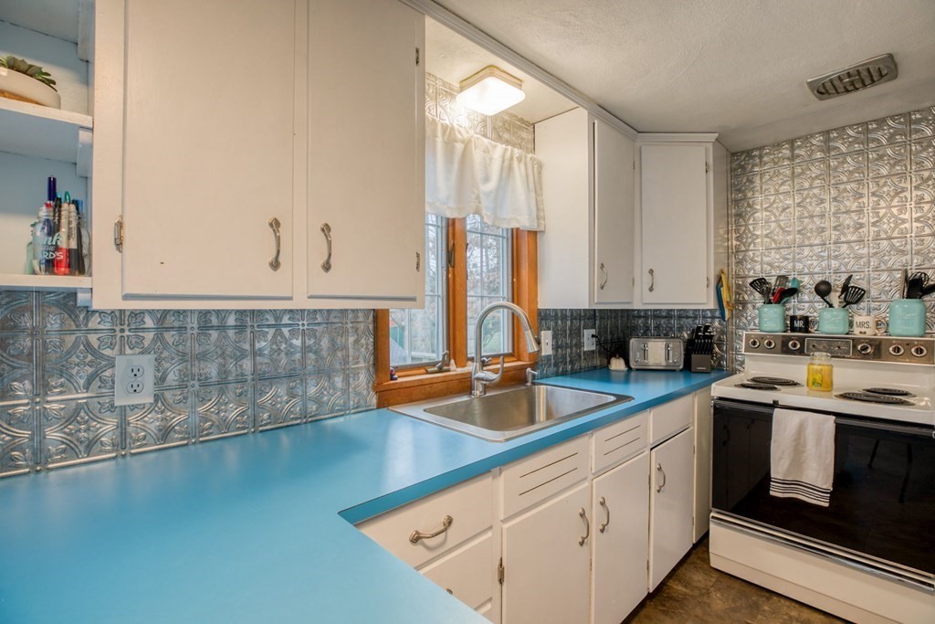 23 Kerry Drive Springfield, MA 01118 - Photo 10 of 24 Gallery Image 10