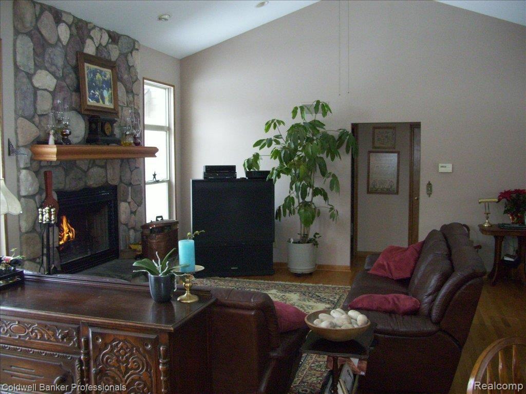 3470 Hagerman Road Leonard, MI 48367 - Photo 9 of 21 Great Room