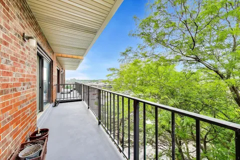 $299,000 | 9558 Gross Point Road, Unit A605, Skokie, IL 60076