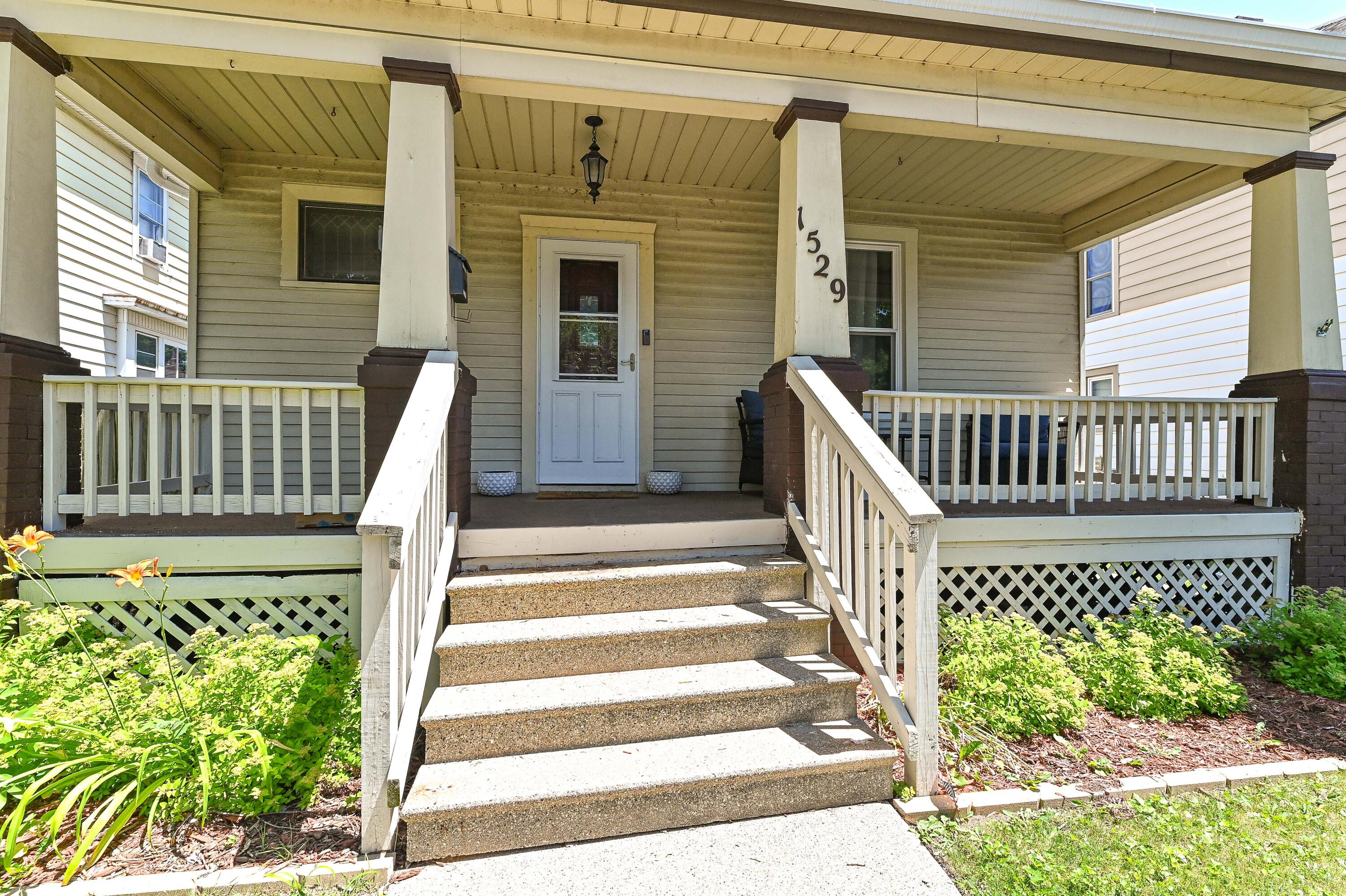 1529 Flett Avenue Racine, WI 53405 - Photo 4 of 33 Flett-5