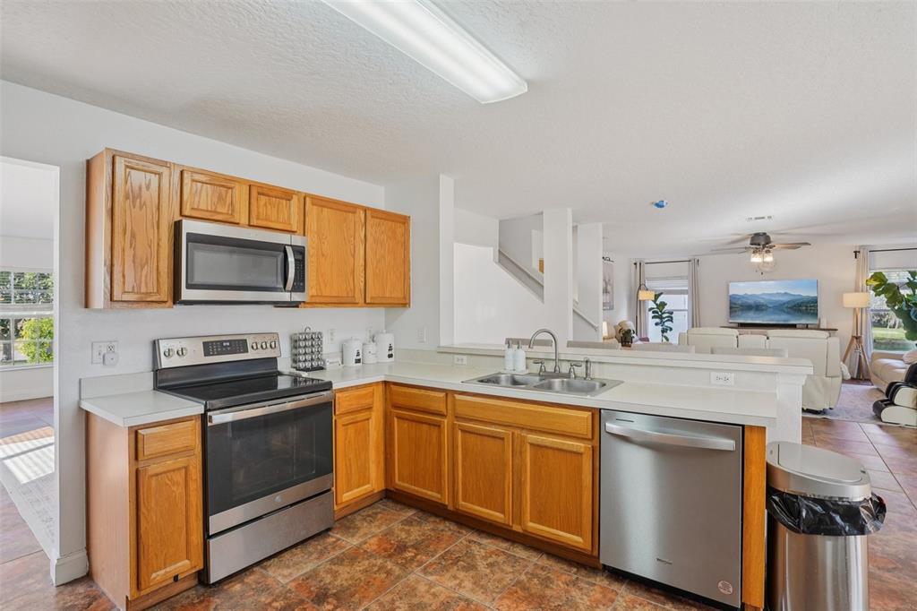 739 Sterling Spring Road Orlando, FL 32828 - Photo 6 of 32