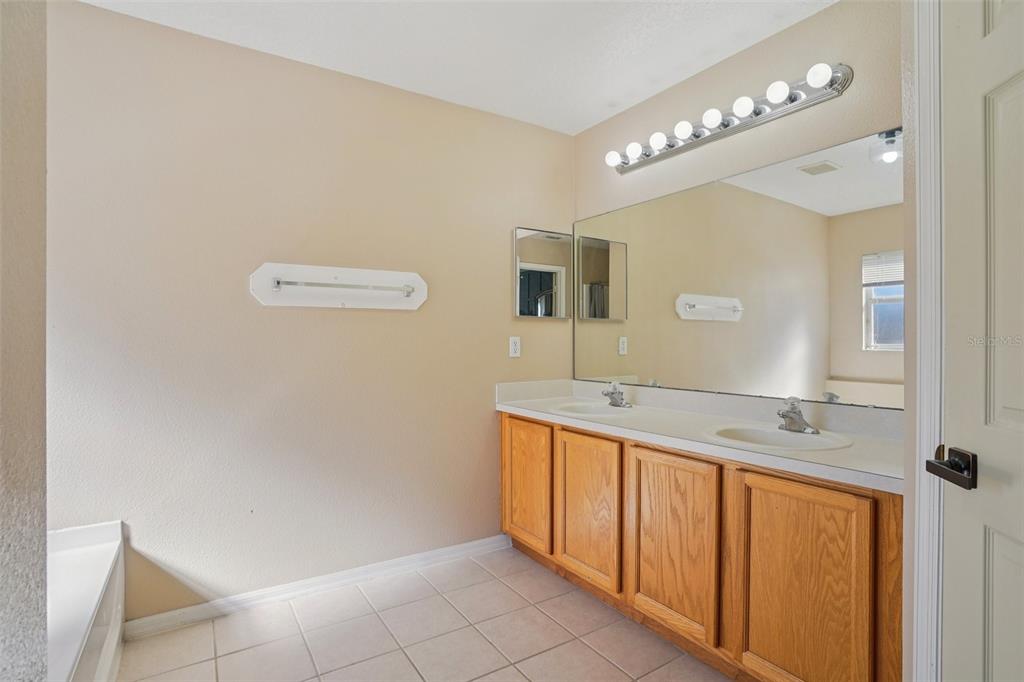 739 Sterling Spring Road Orlando, FL 32828 - Photo 10 of 32