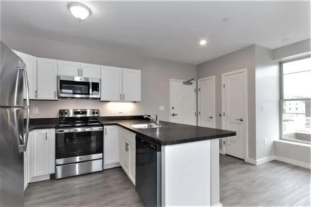 $1,900 | 540 Chestnut Street, Unit 11, Manchester, NH 03101