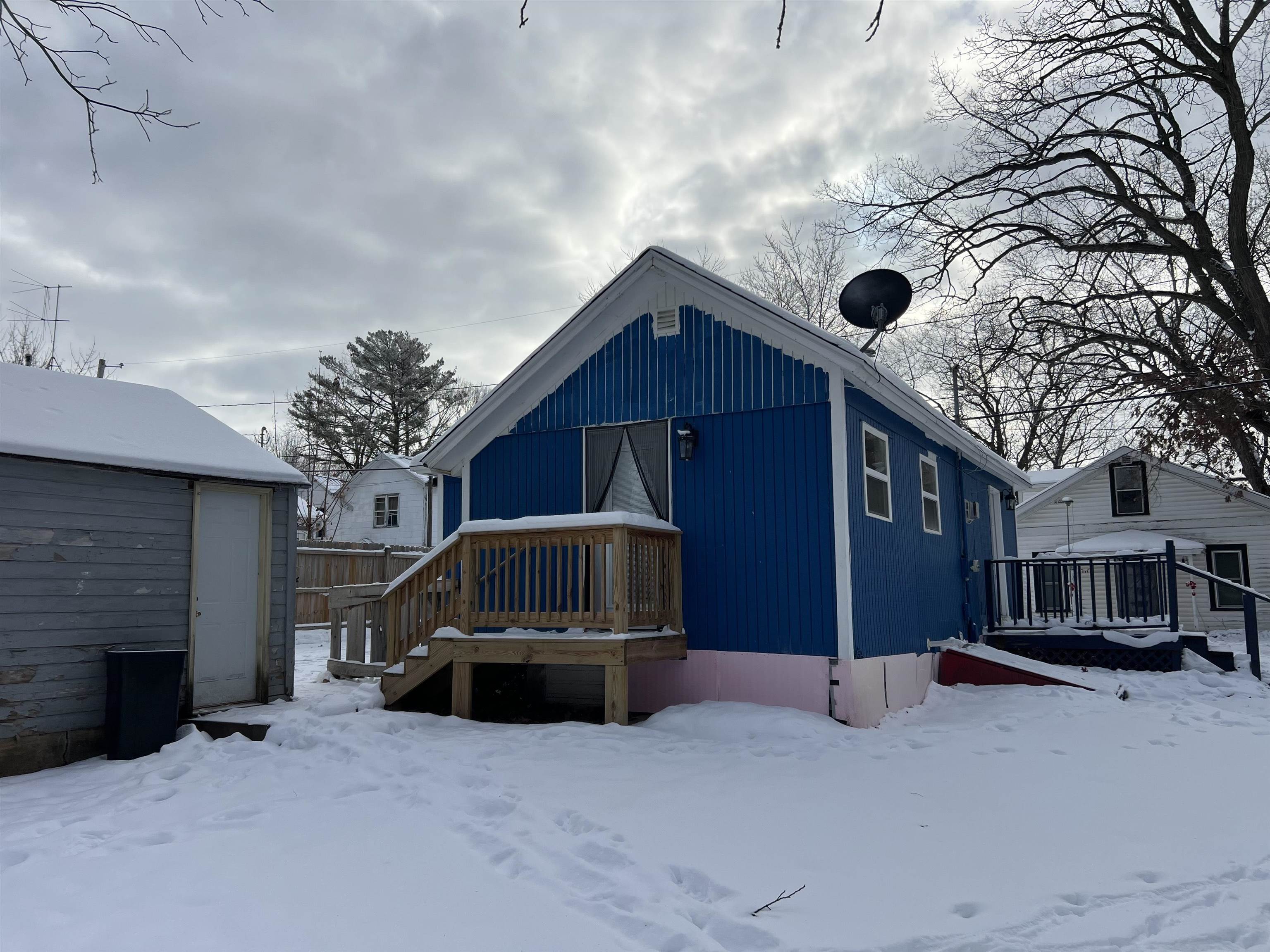 E1592 Murray Lane Waupaca, WI 54981 - Photo 2 of 14