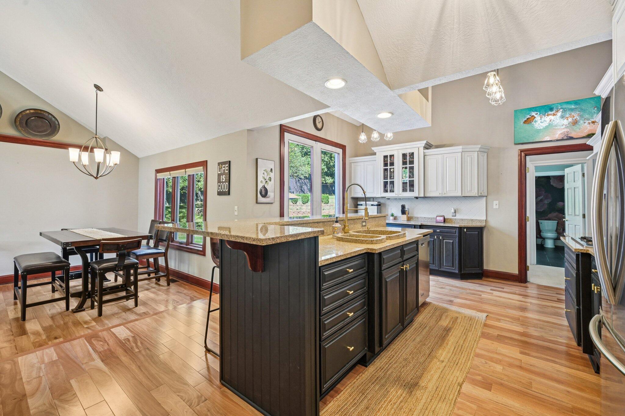 10669 Riverside Drive Powell, OH 43065 - Photo 31 of 103 Kitchen