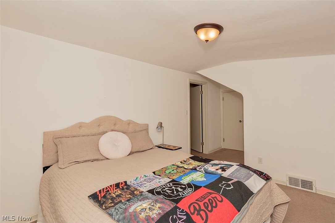 5004 Farnhurst Road Cleveland, OH 44124 - Photo 29 of 35