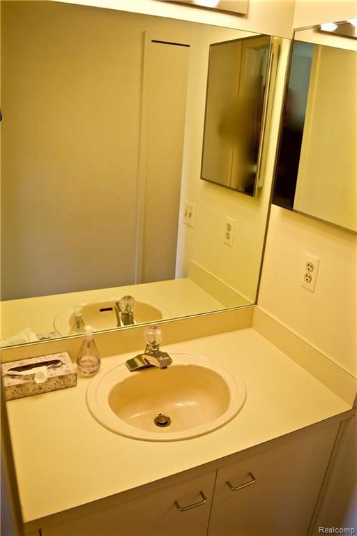 569 Victoria Court, Unit 53 Rochester Hills, MI 48307 - Photo 17 of 28
