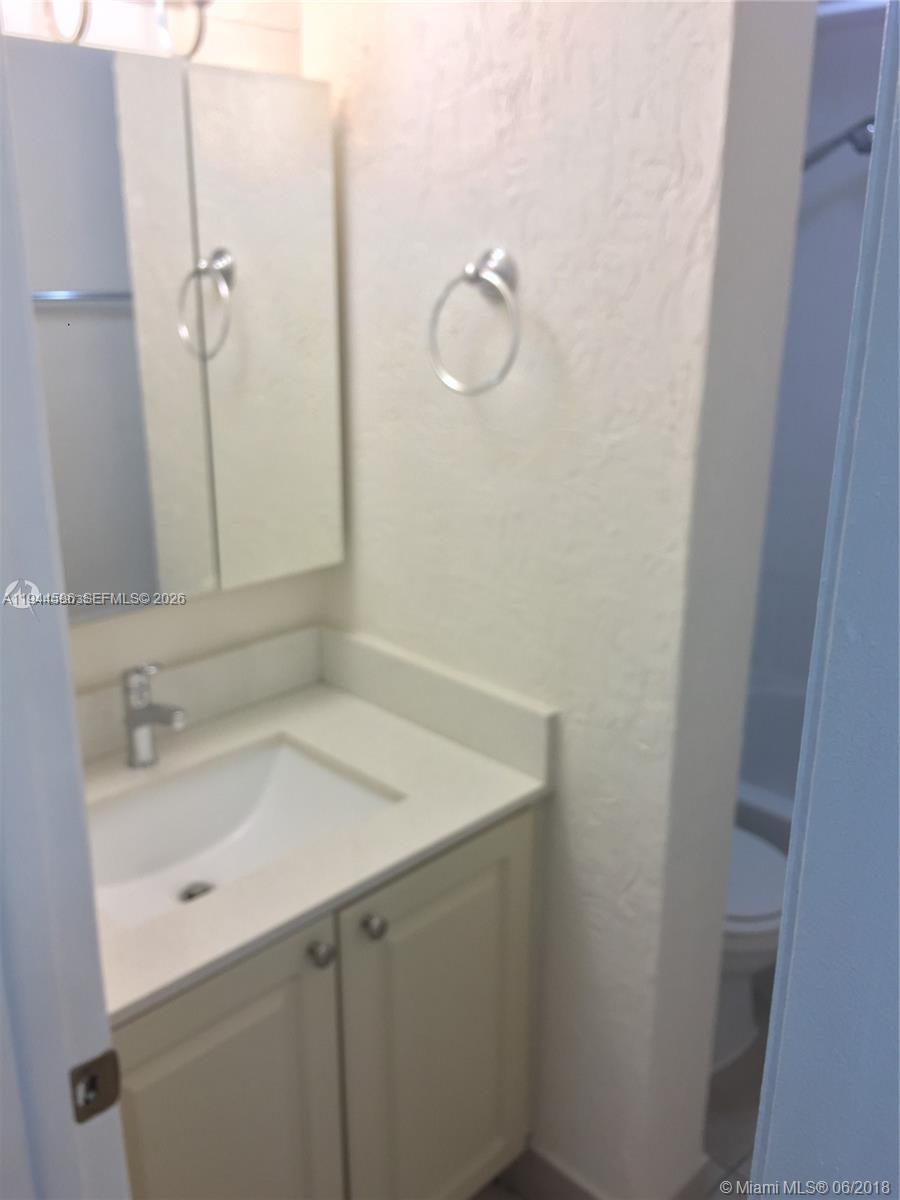 9403 Southwest 76th Street, Unit Y28 Miami, FL 33173 - Photo 15 of 20 a bathroom with a sink and mirror