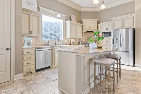 $295,000 | 813 Flambant Drive, Broussard, LA 70518