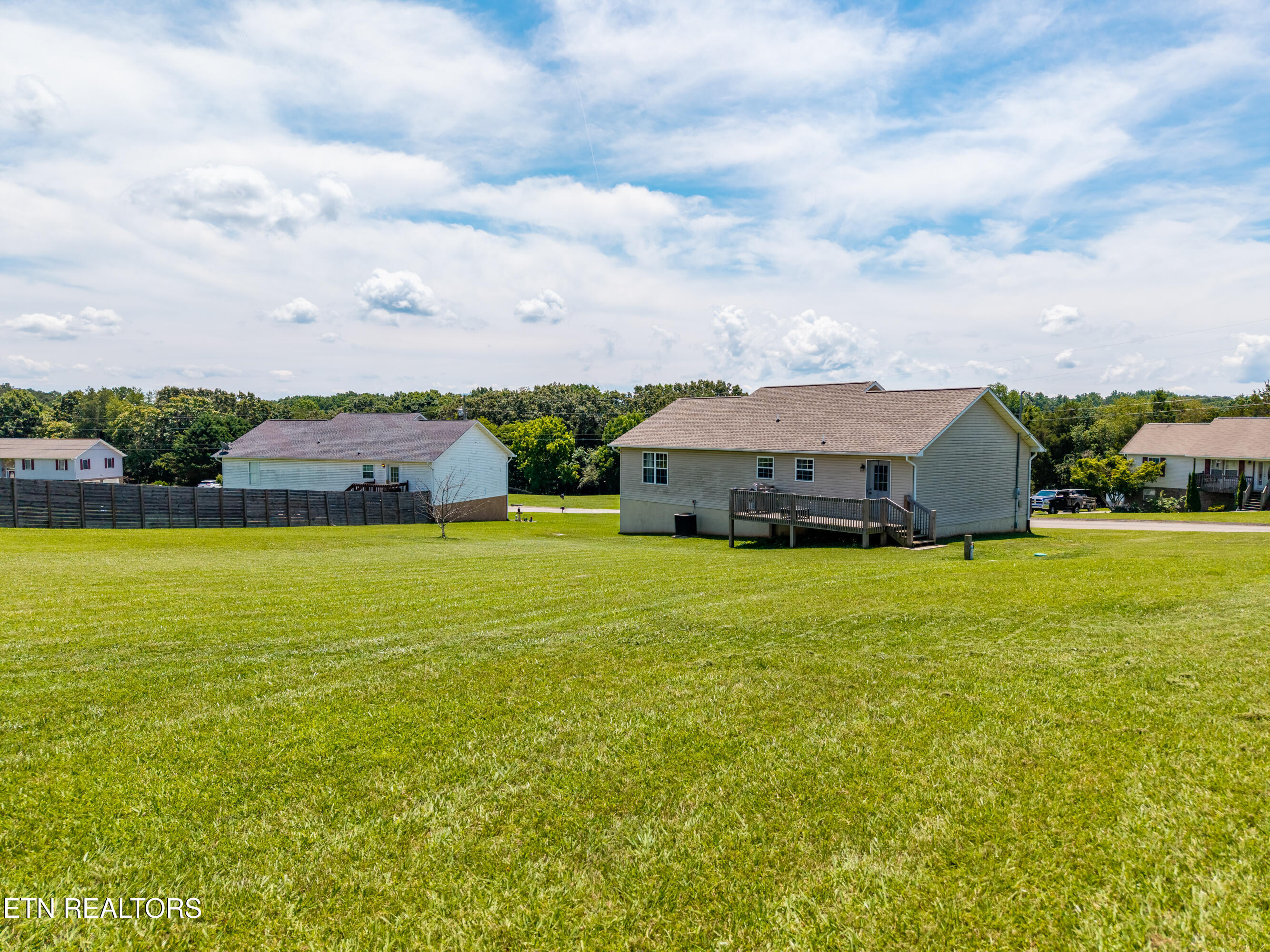 157 Ridgefield Drive Dandridge, TN 37725 - Photo 9 of 54 157RidgefieldDr-30