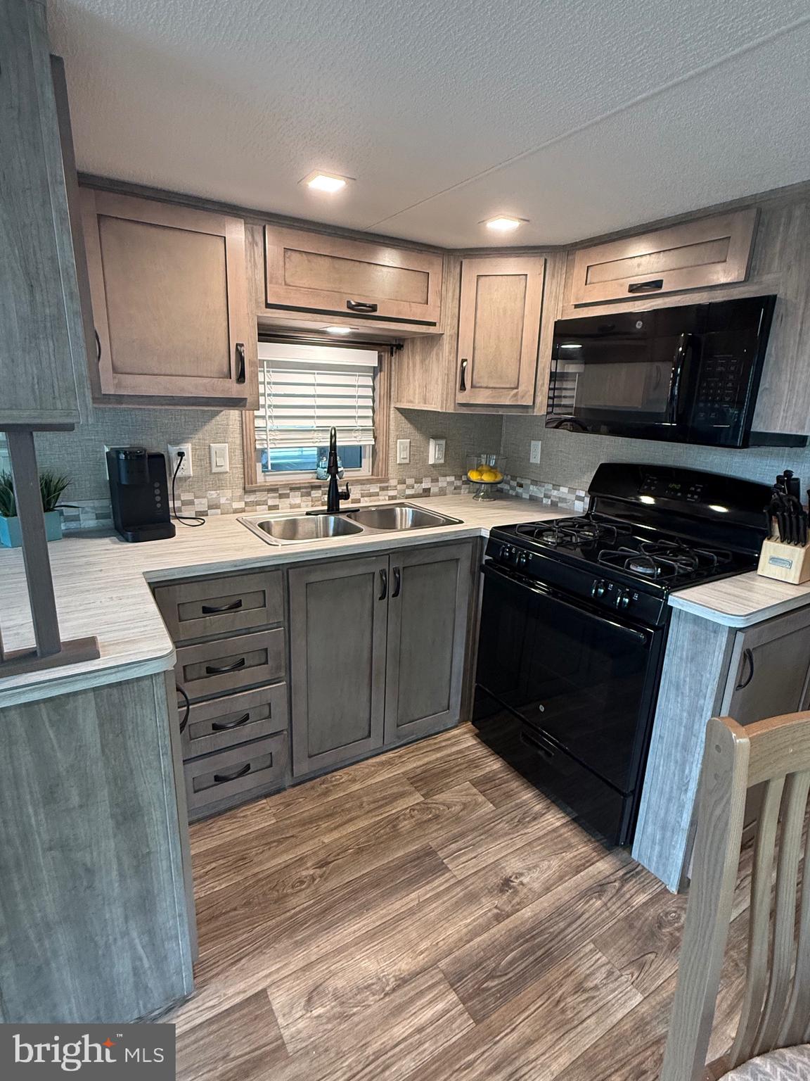 515 Corsons Tavern Road, Unit H27 Ocean View, NJ 08230 - Photo 9 of 20 kitchen