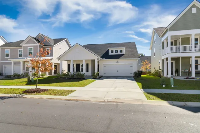 $2,700 | 225 Red Blf Street, Summerville, SC 29483