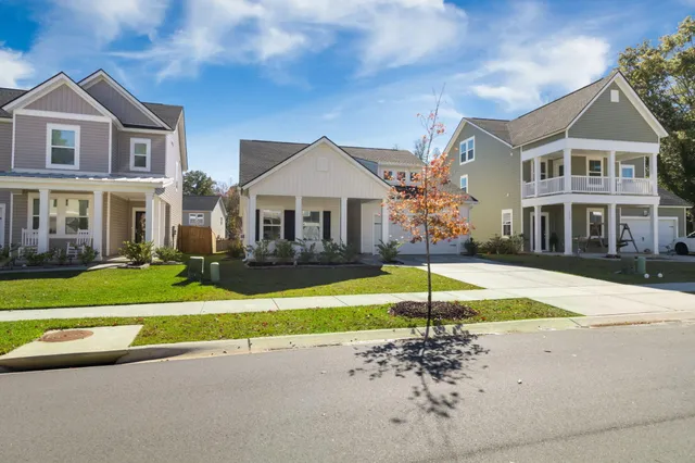 $2,700 | 225 Red Blf Street, Summerville, SC 29483