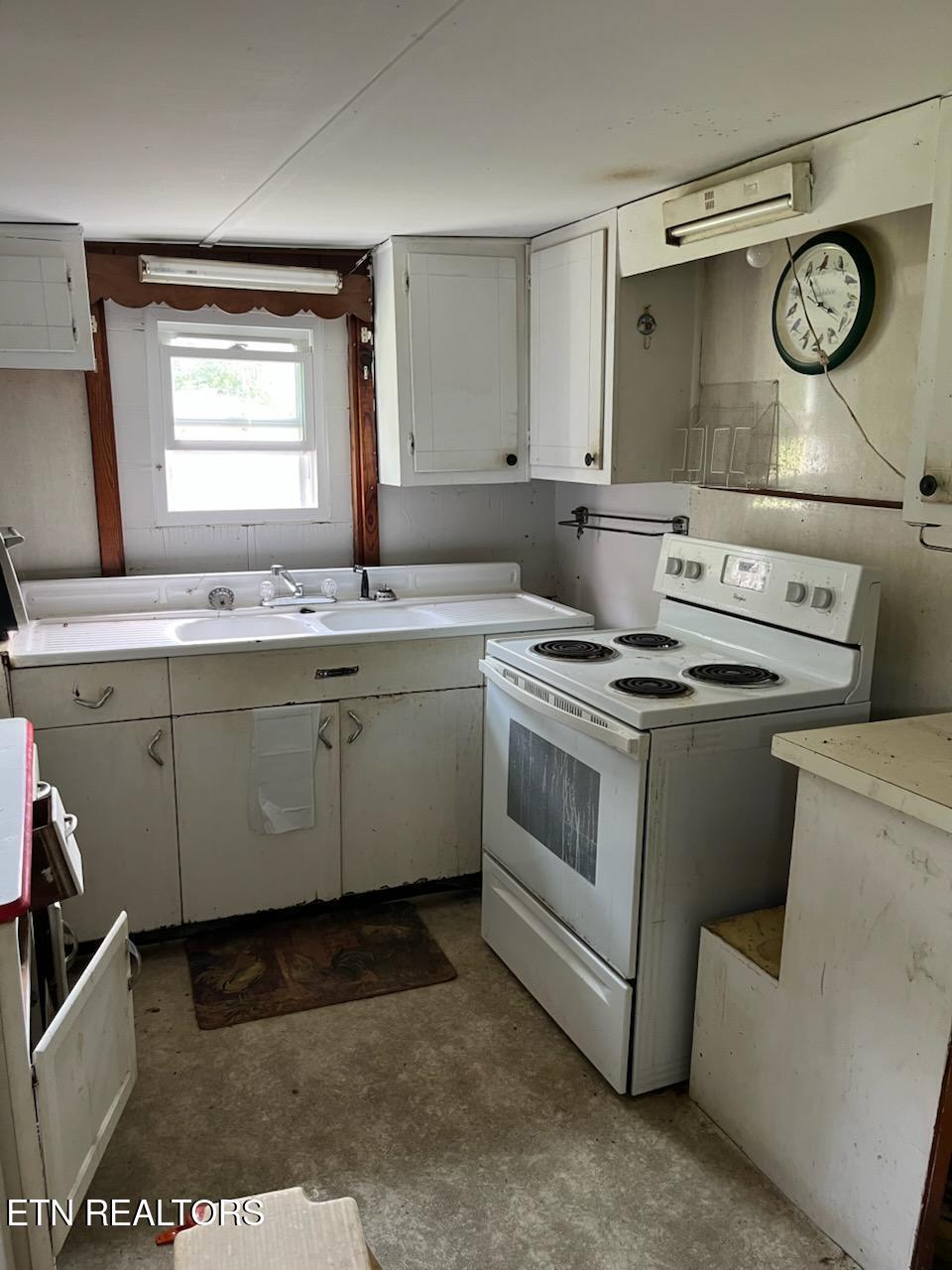 455 Alder Springs Road La Follette, TN 37766 - Photo 8 of 25 IMG955145