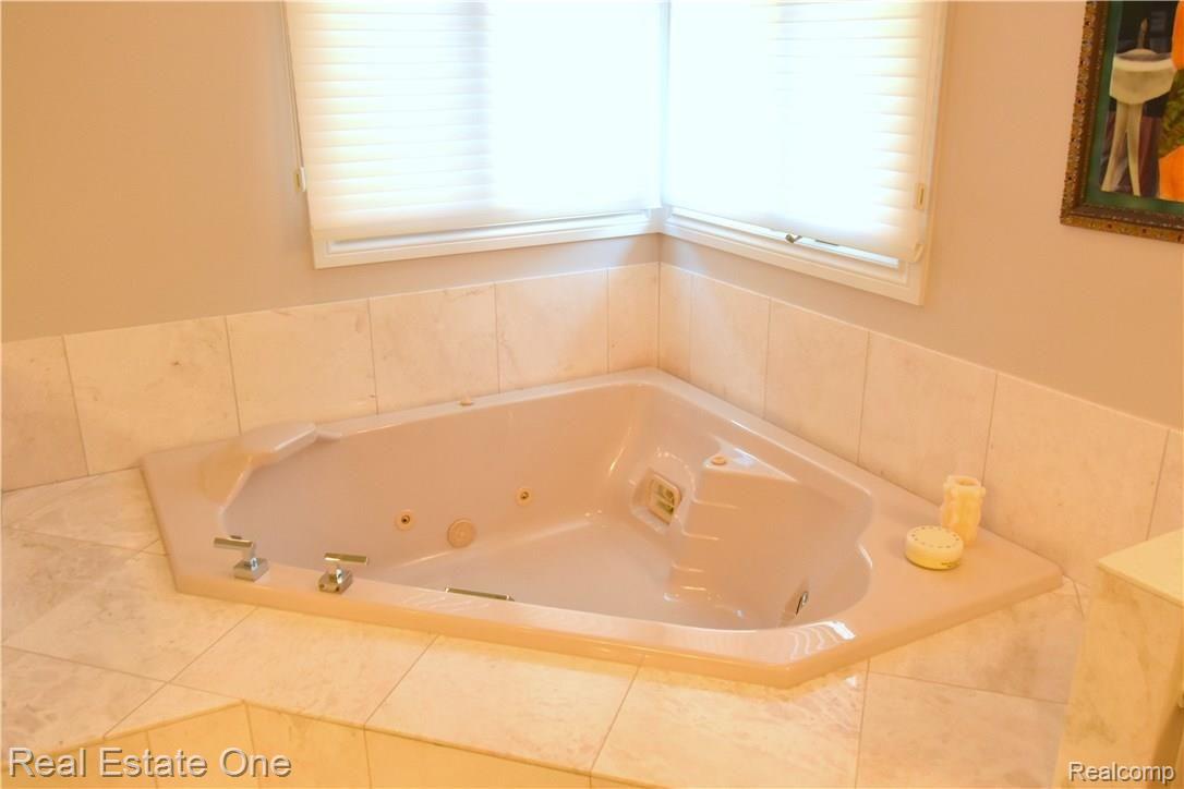 2024 Touraine Drive Rochester, MI 48306 - Photo 49 of 88 52.JPG
