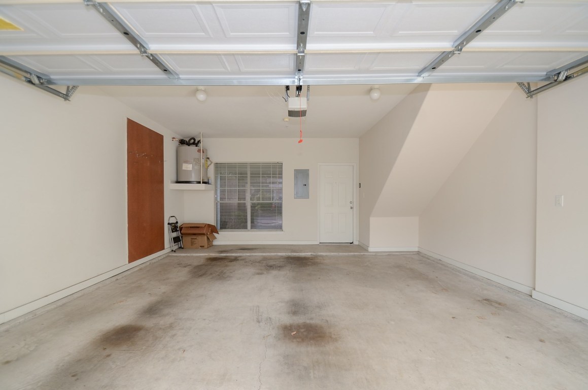 9200 Westheimer Road, Unit 802 Houston, TX 77063 - Photo 4 of 32 an empty room with windows