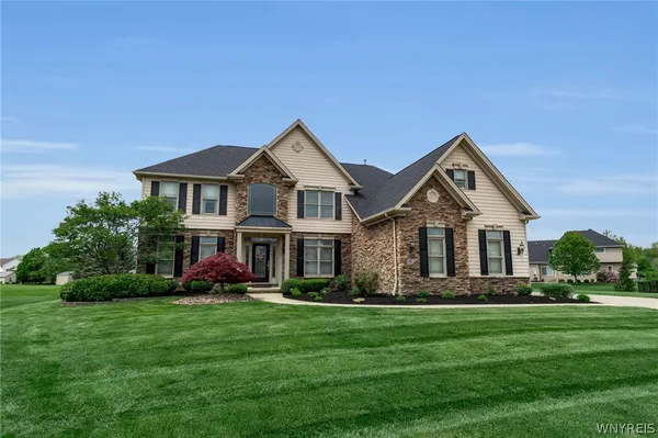 $949,900 | 47 Lockhart Circle, Amherst, NY 14228