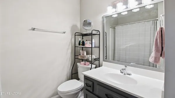 $520,000 | 619 Farragut Commons Drive, Knoxville, TN 37934