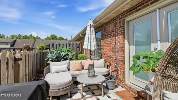 $520,000 | 619 Farragut Commons Drive, Knoxville, TN 37934