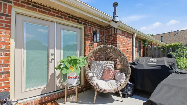 $520,000 | 619 Farragut Commons Drive, Knoxville, TN 37934