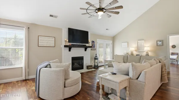 $520,000 | 619 Farragut Commons Drive, Knoxville, TN 37934