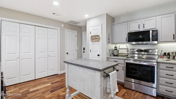 $520,000 | 619 Farragut Commons Drive, Knoxville, TN 37934