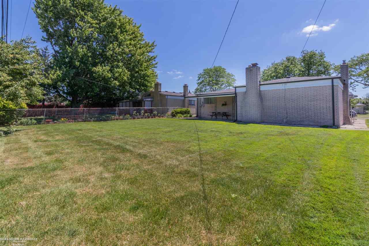 13531 Martin Road Warren, MI 48088 - Photo 44 of 45 50079983-43.JPG