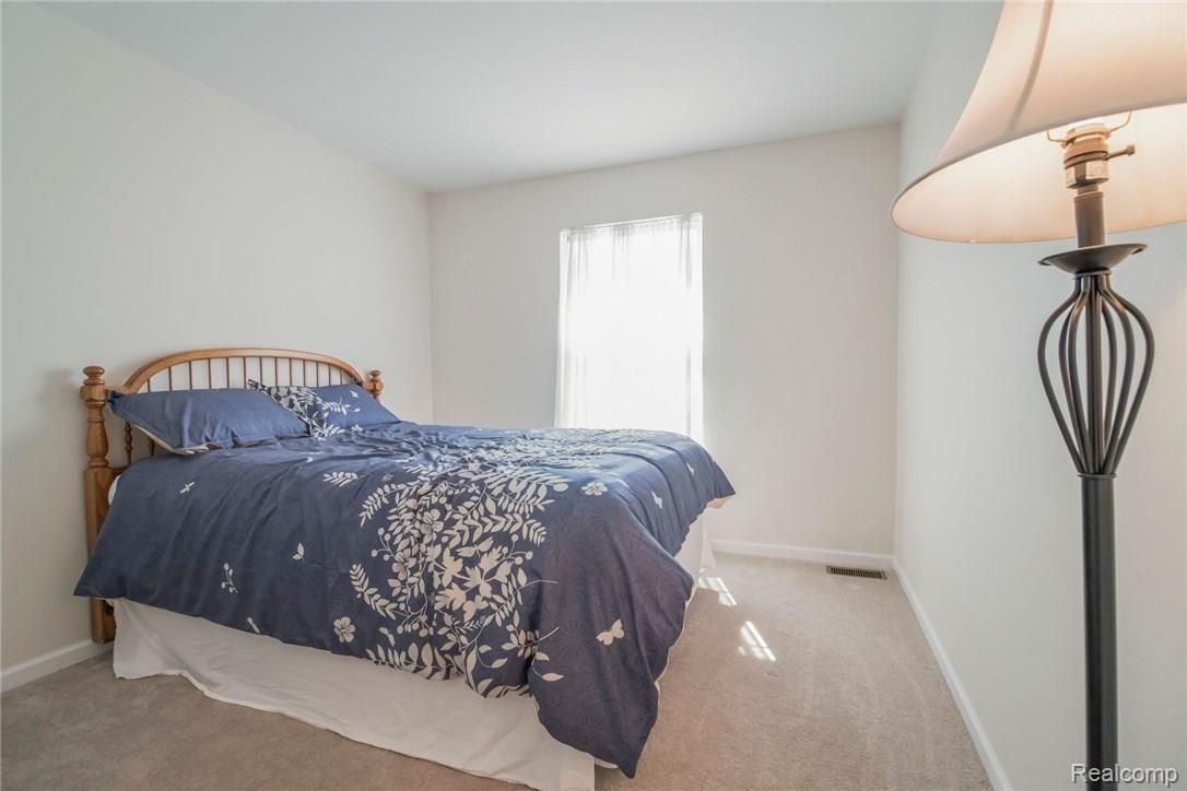 628 Ridgecrest Street Fenton, MI 48430 - Photo 17 of 30 17.jpg