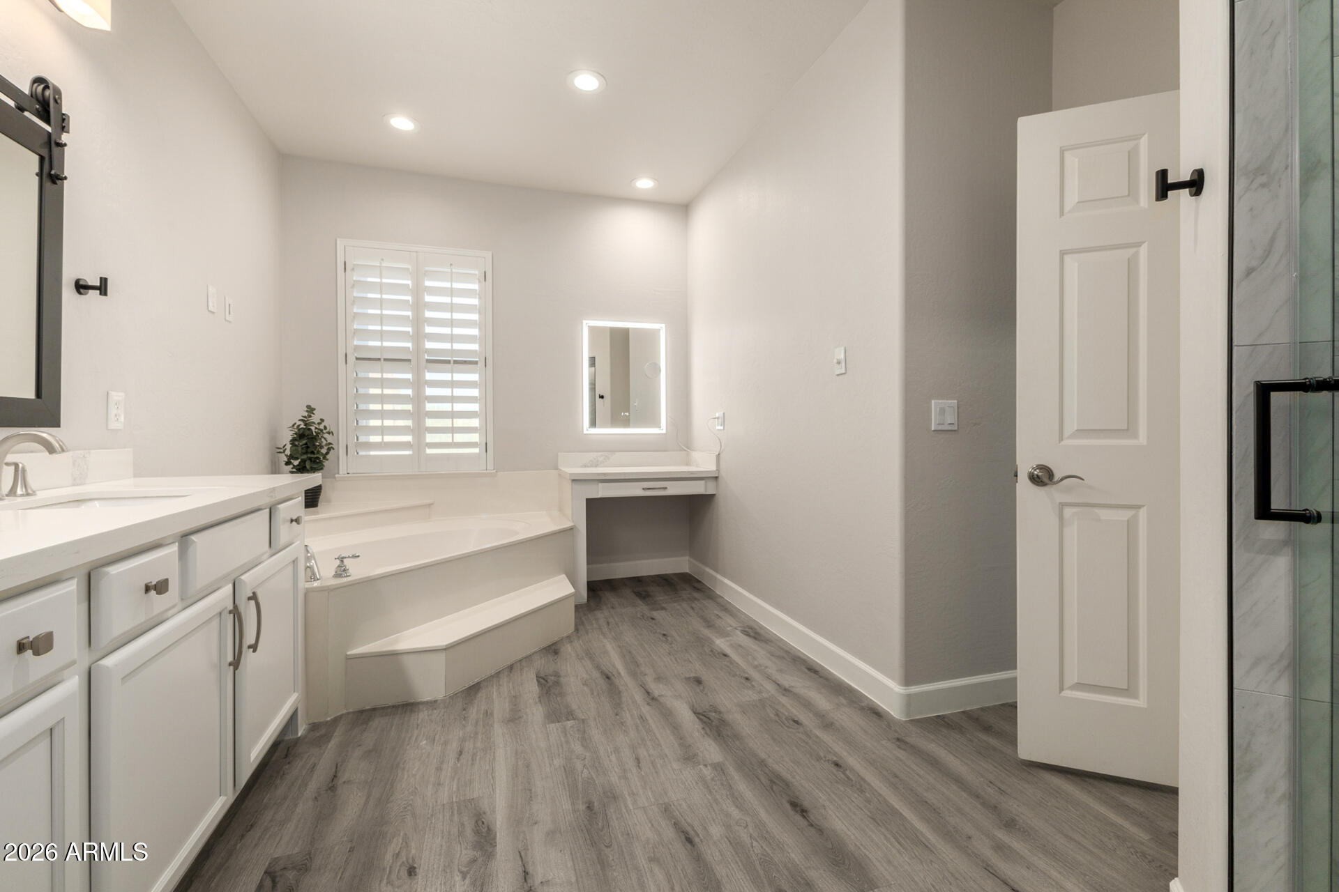 3935 East Rough Rider Road, Unit 1071 Phoenix, AZ 85050 - Photo 27 of 49 Primary Bath