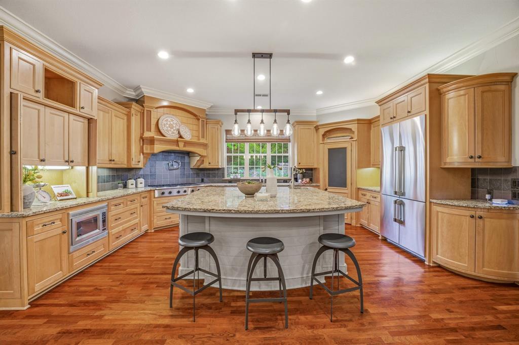 6436 Valley Creek Pilot Point, TX 76258 - Photo 11 of 40 Large Kitchen