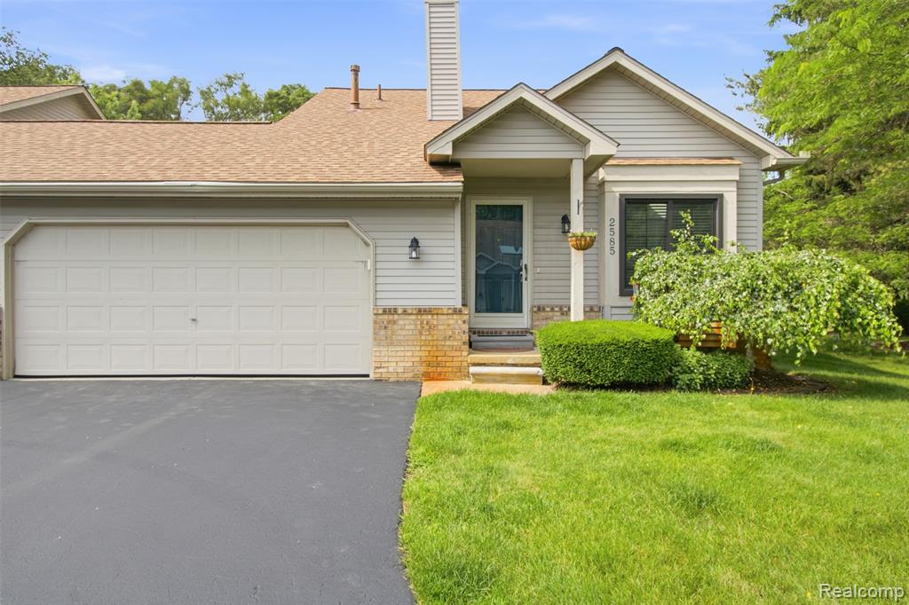 2585 South Commerce Road Wolverine Lake, MI 48390 - Photo 1 of 24
