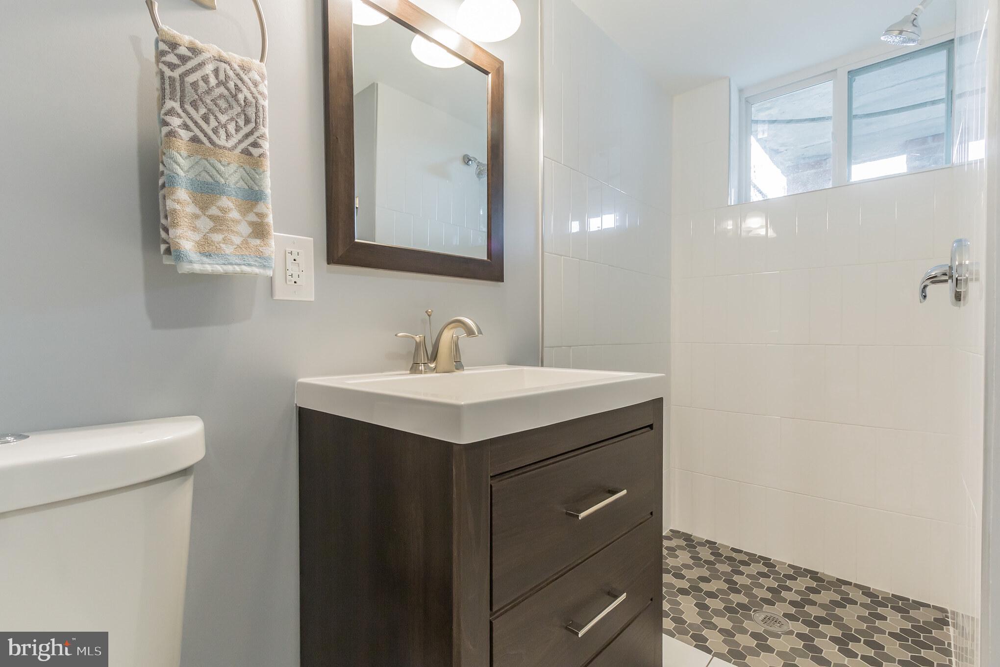 2013 Swansea Road Baltimore, MD 21239 - Photo 21 of 26 Full bathroom 2